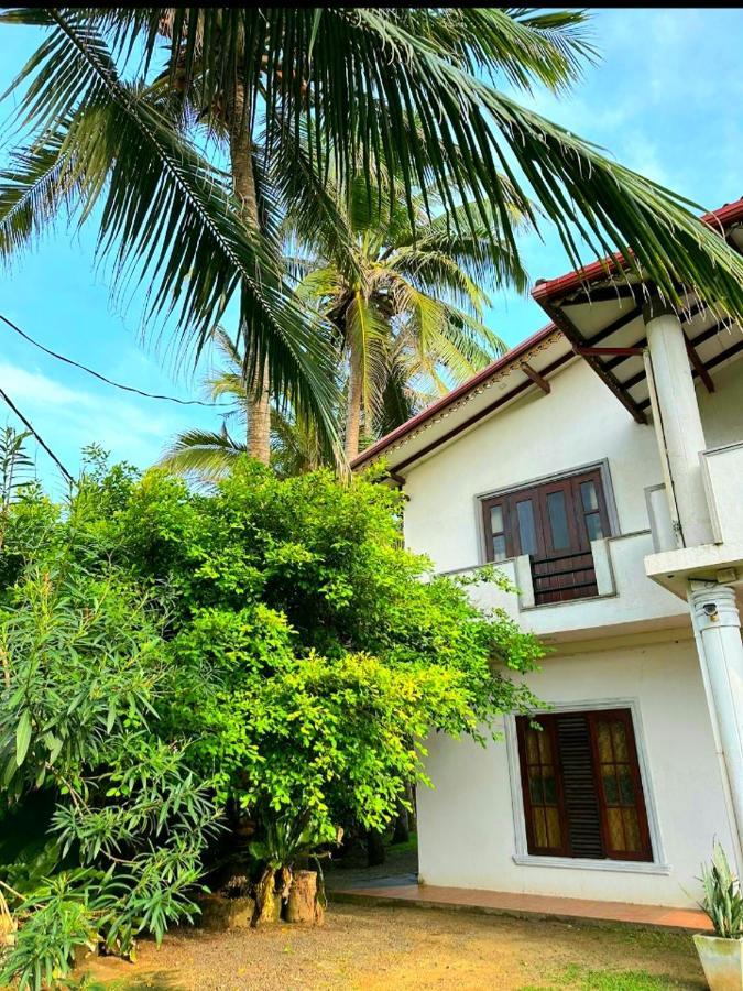 Royal Beach Villa Unawatuna Esterno foto