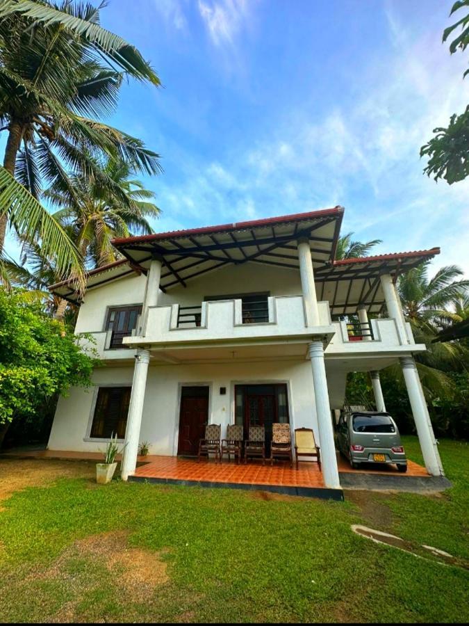 Royal Beach Villa Unawatuna Esterno foto