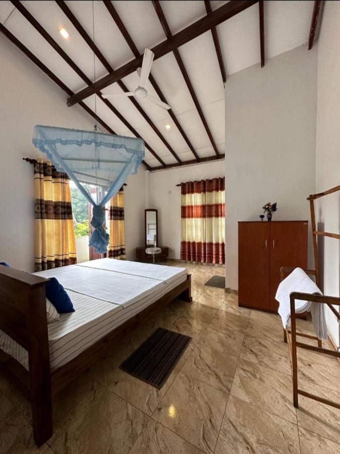 Royal Beach Villa Unawatuna Esterno foto