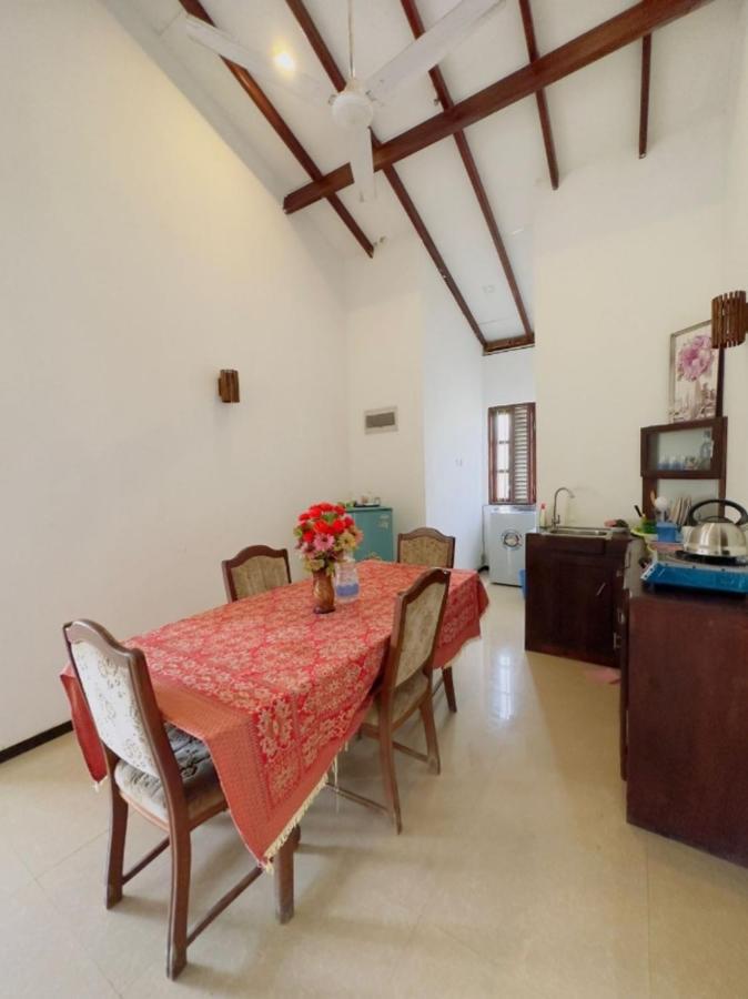 Royal Beach Villa Unawatuna Esterno foto
