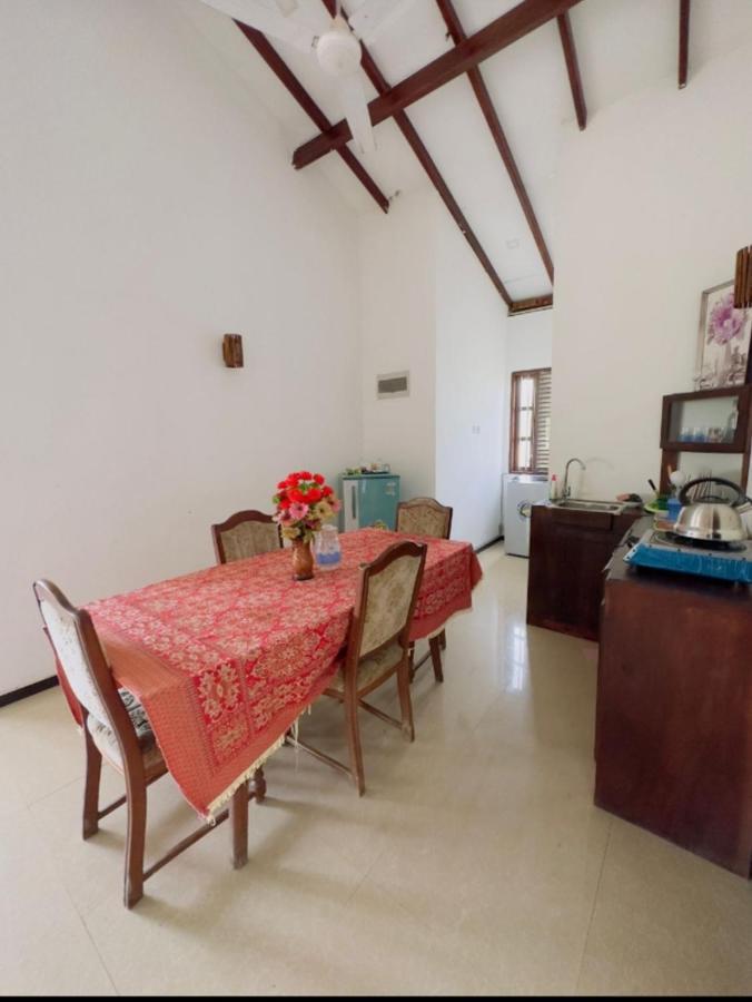 Royal Beach Villa Unawatuna Esterno foto